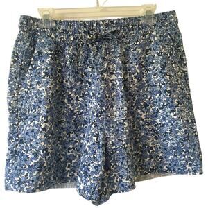 Royalty For Me Medium 52% Linen 48% Viscose Blue & White Floral High Rise Shorts